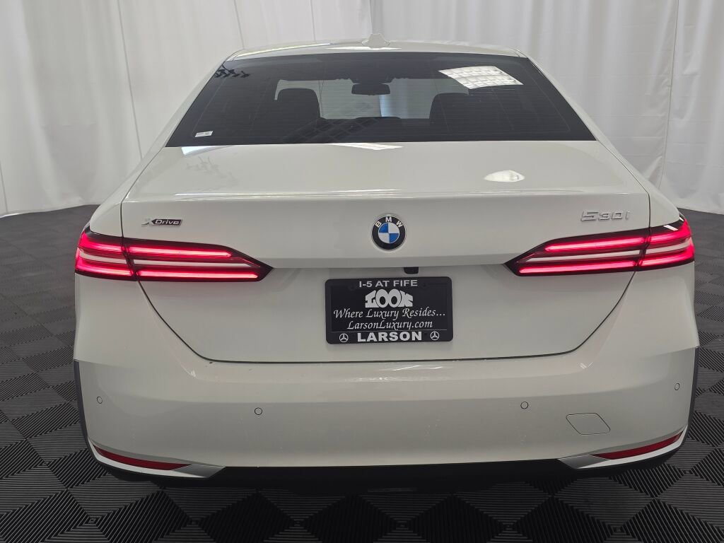 Used 2026 BMW 530i xDrive w/ Premium Package image 5