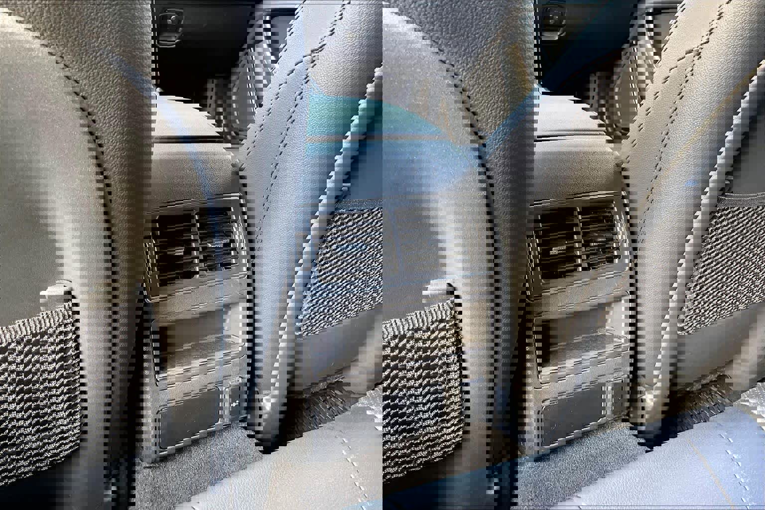 Used 2022 Jaguar XF SE image 35