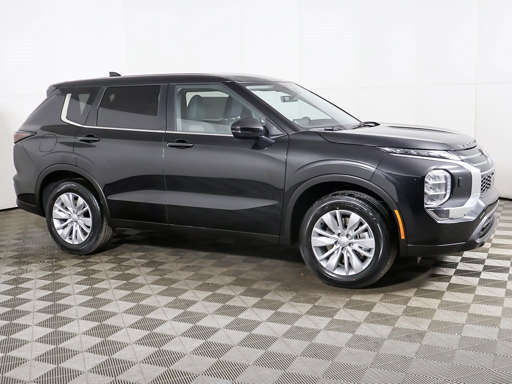 New 2026 Mitsubishi Outlander ES image 15