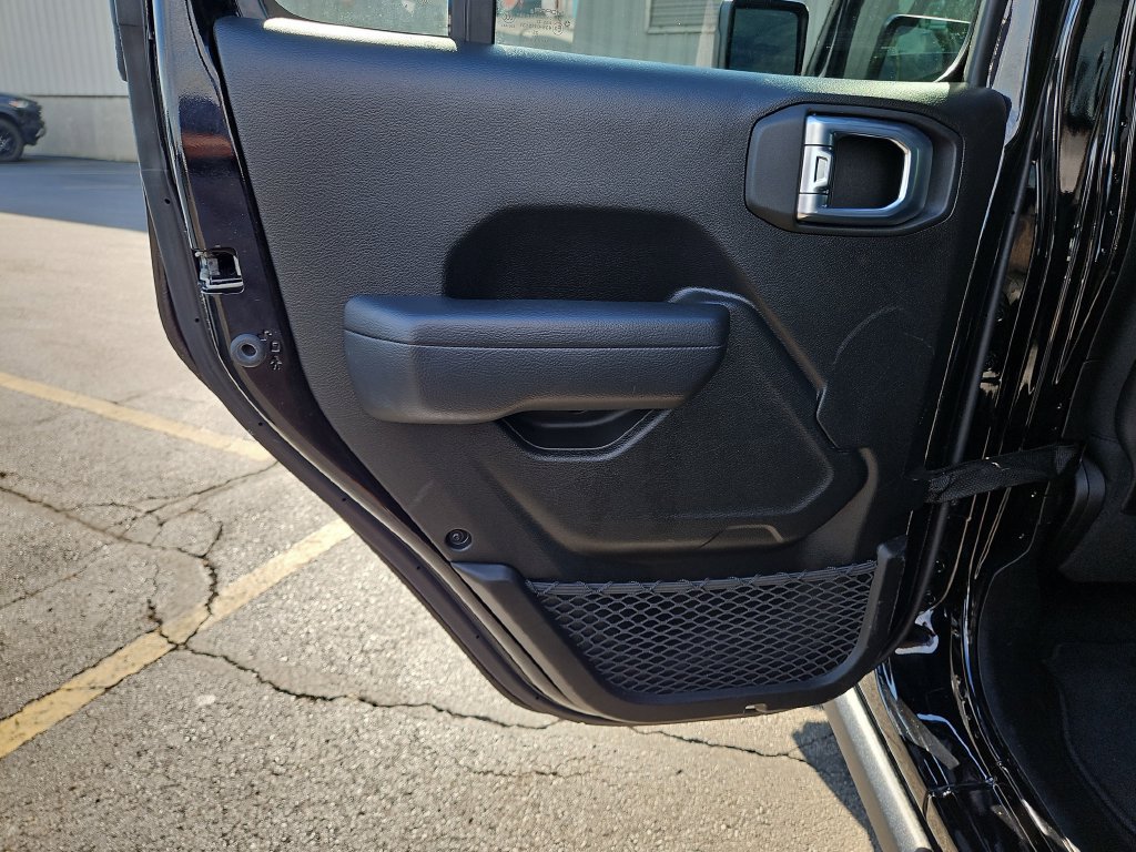 Used 2026 Jeep Gladiator Mojave AWD/4WD image 18