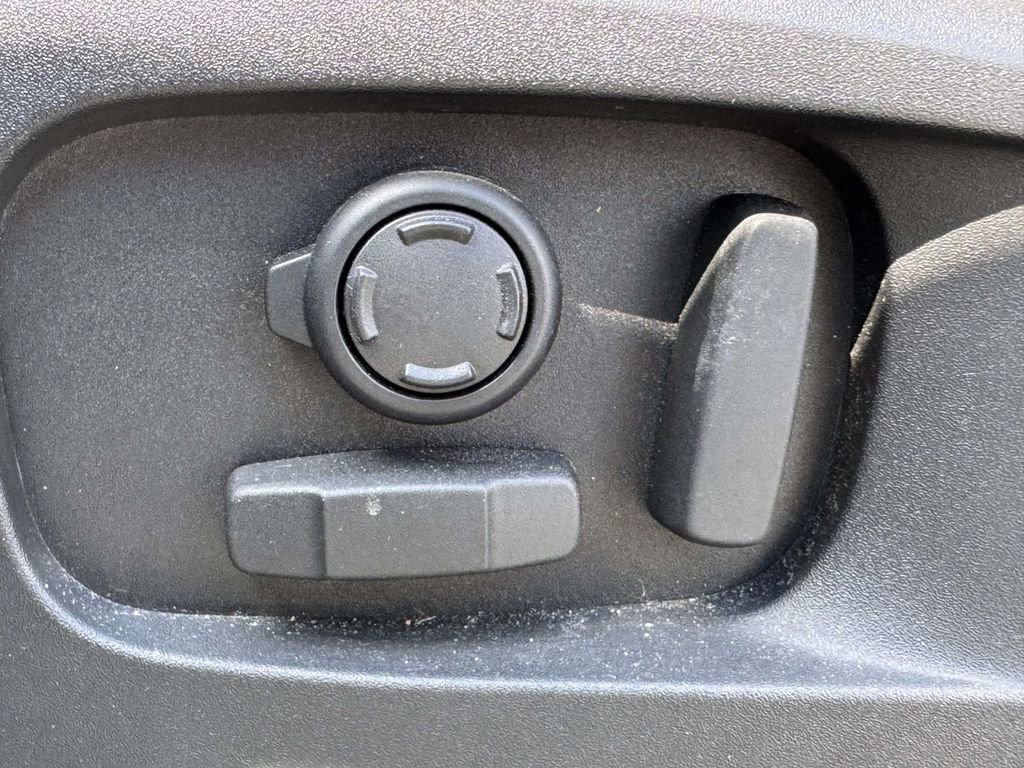 Used 2020 Land Rover Defender 110 SE image 14