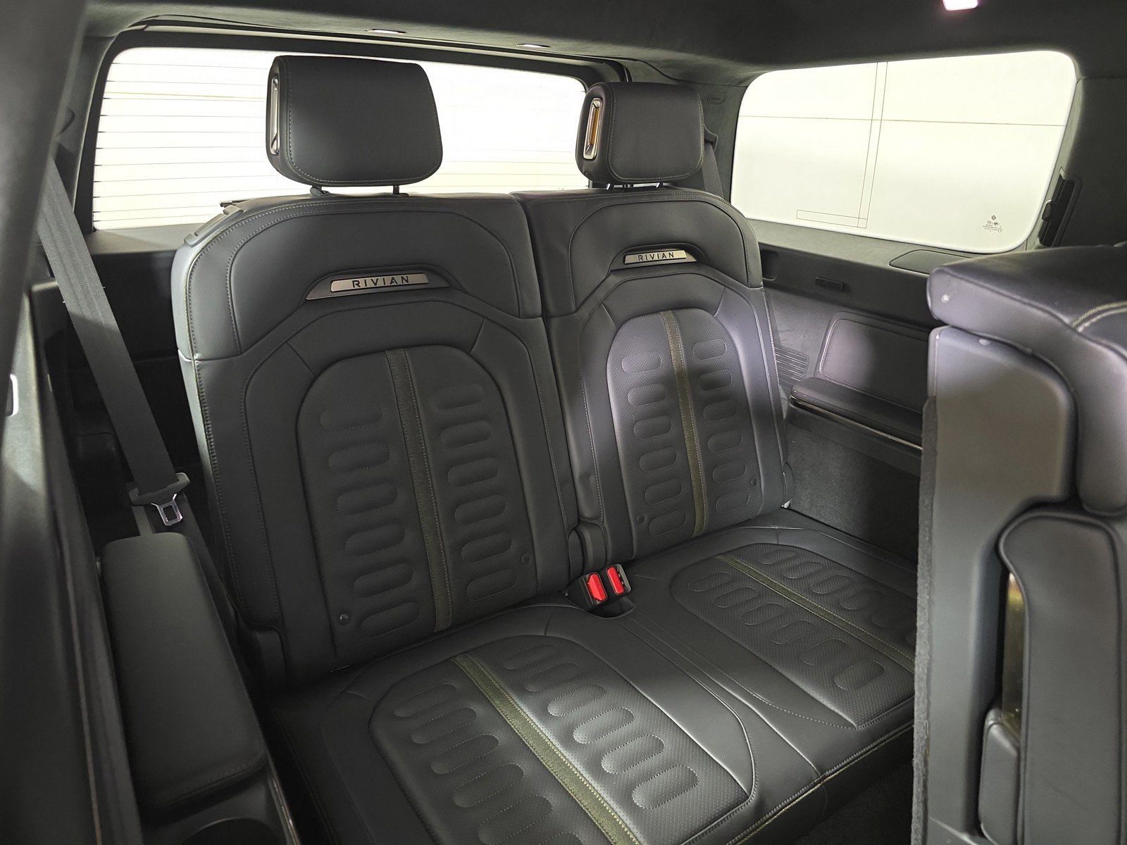 Used 2022 Rivian R1S Launch Edition image 25