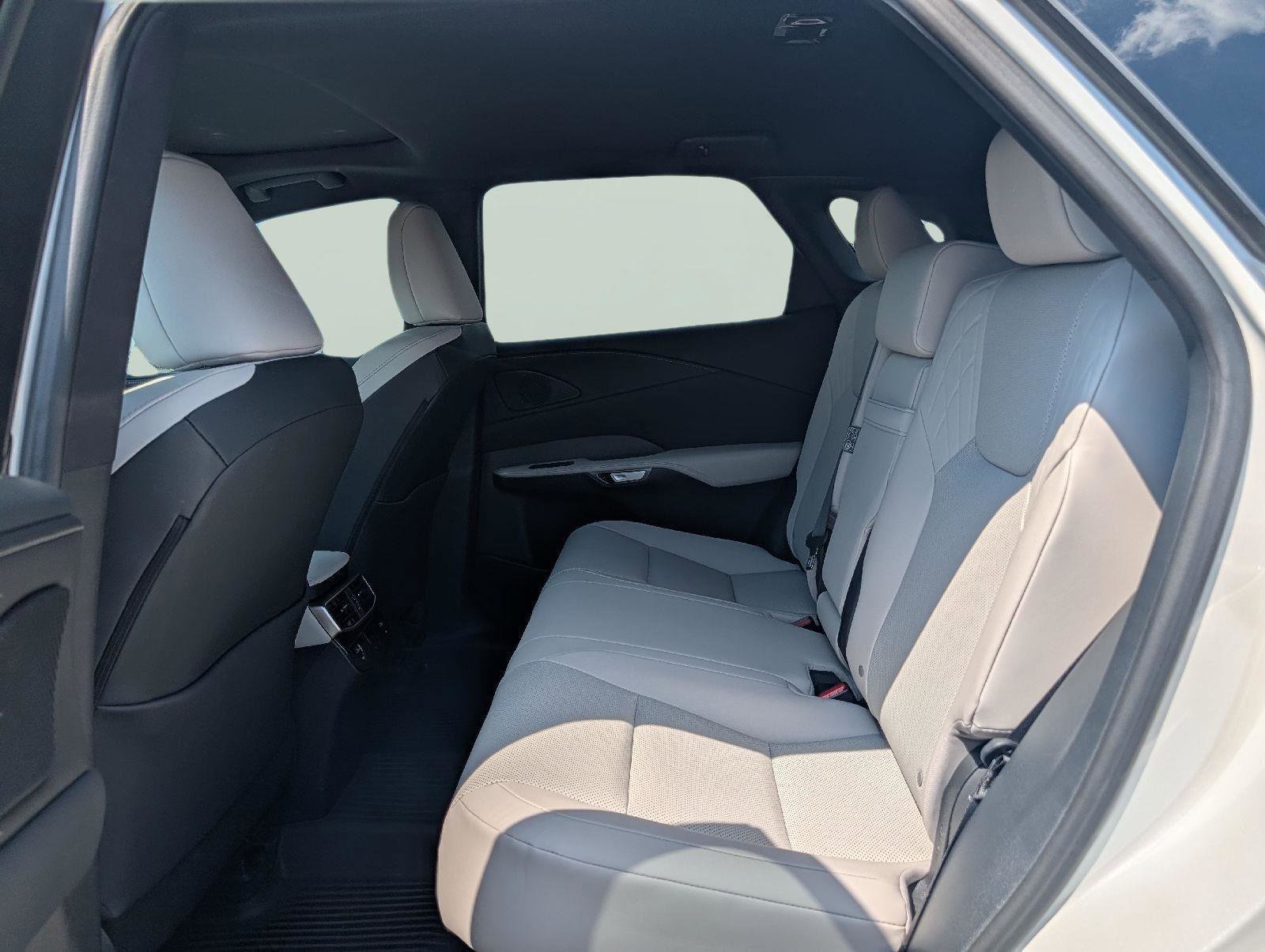 Used 2025 Lexus RX 350 Premium w/ Accessory Package AWD/4WD image 17
