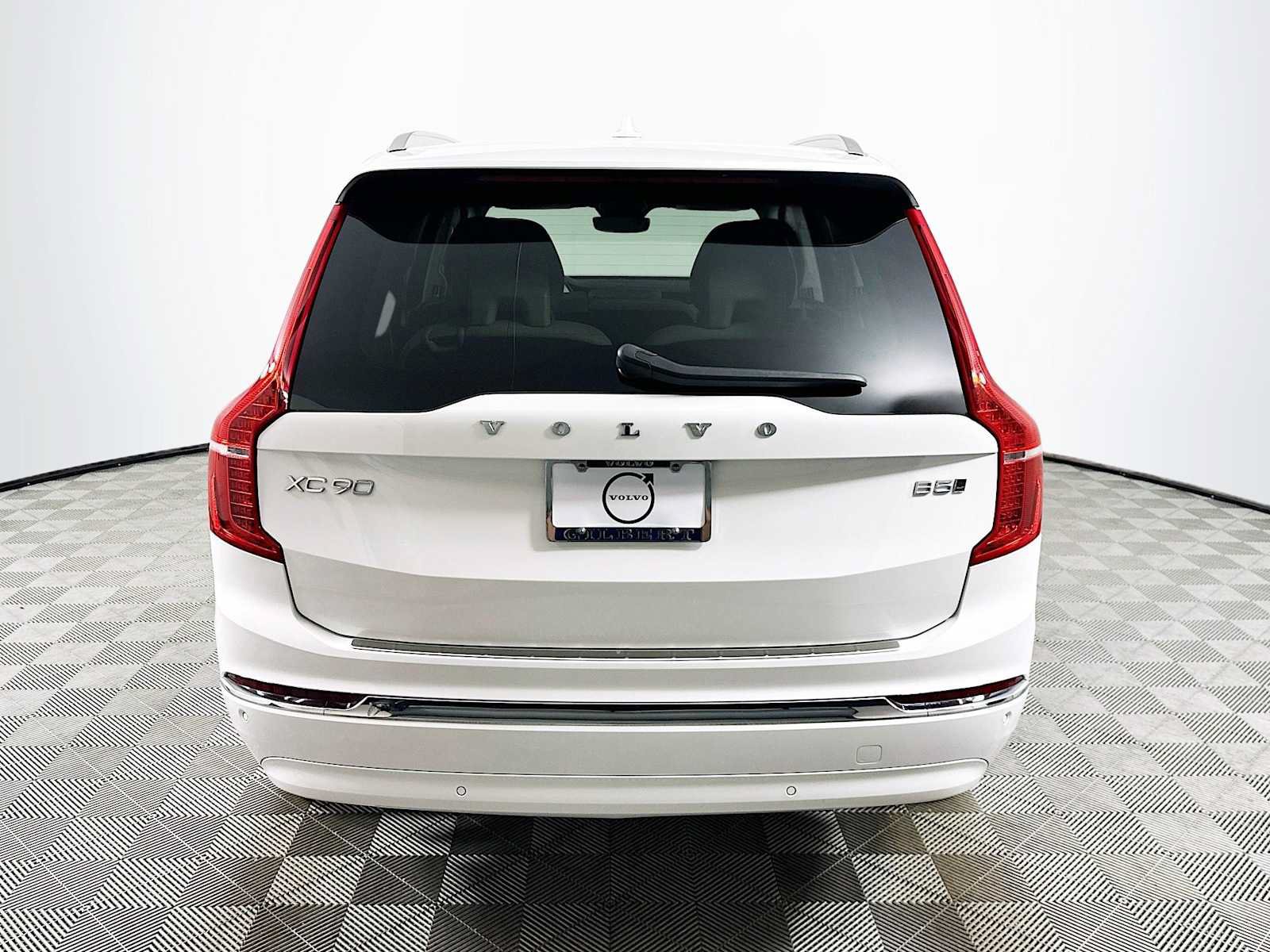 Used 2023 Volvo XC90 B5 Plus AWD/4WD image 6