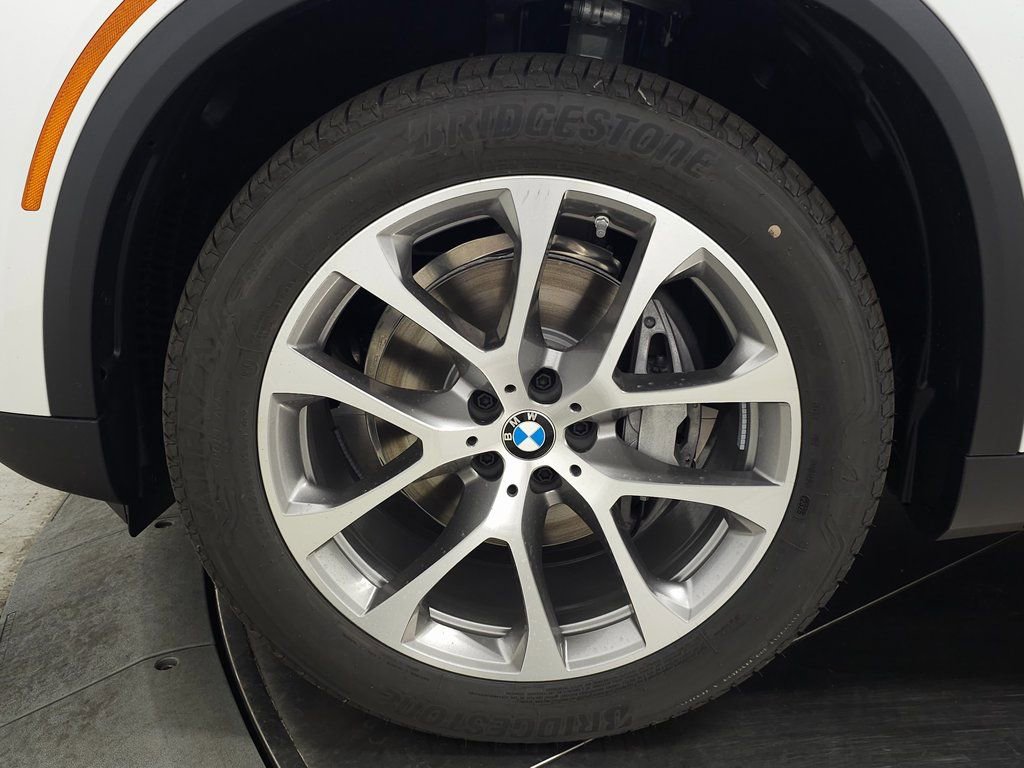 Used 2026 BMW X5 xDrive40i w/ Parking Assistance Package AWD/4WD image 8