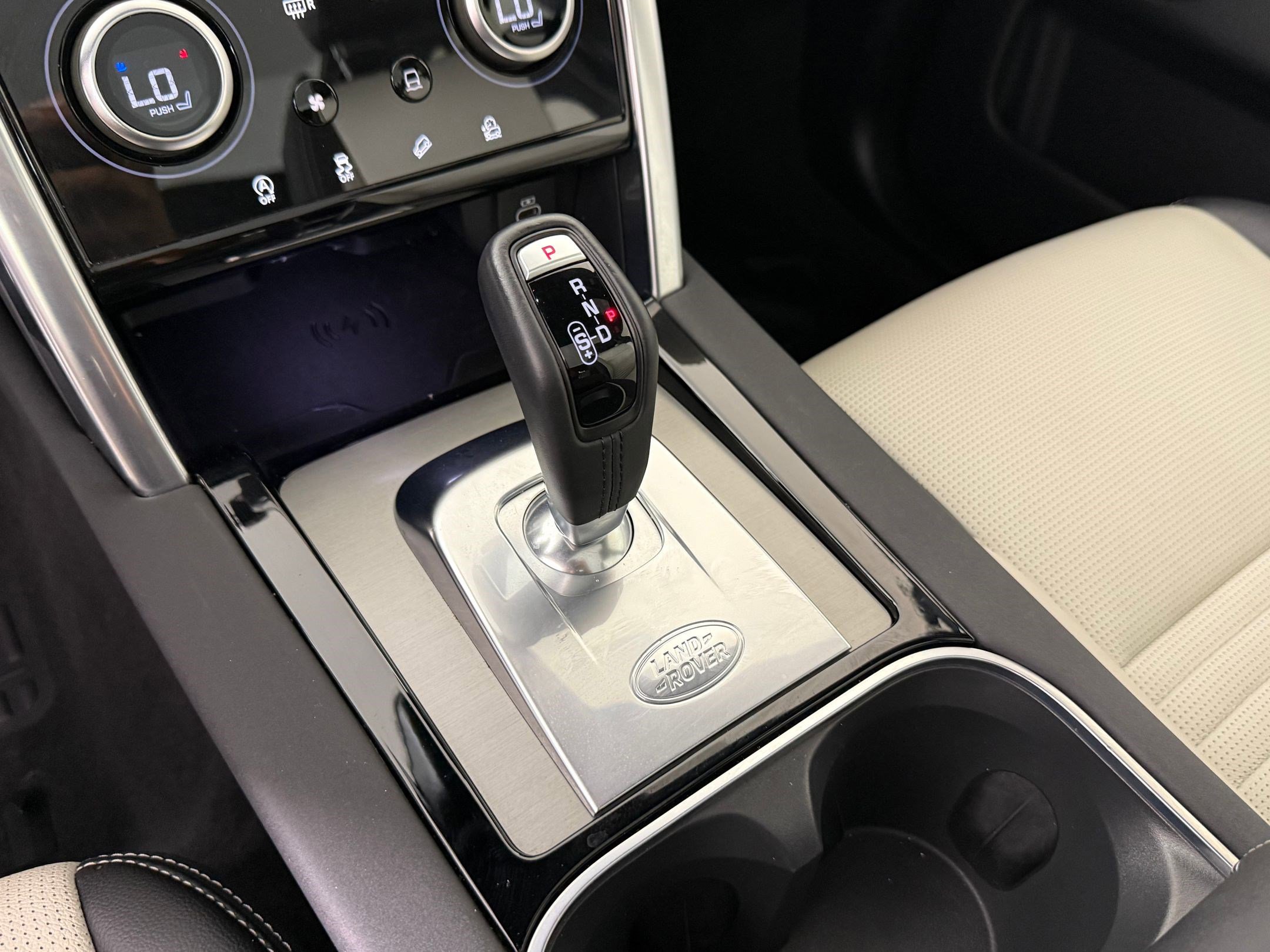 Used 2023 Land Rover Discovery Sport SE R-Dynamic image 19