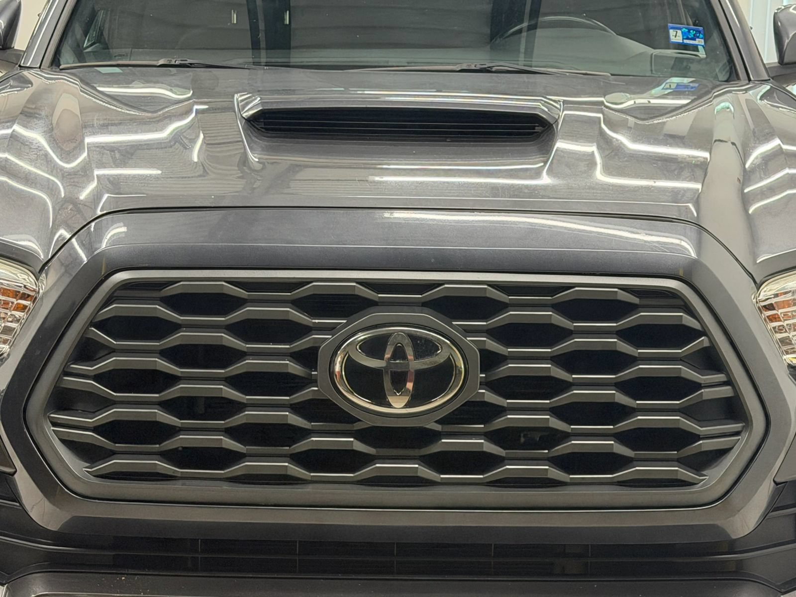 Used 2020 Toyota Tacoma TRD Sport AWD/4WD image 5