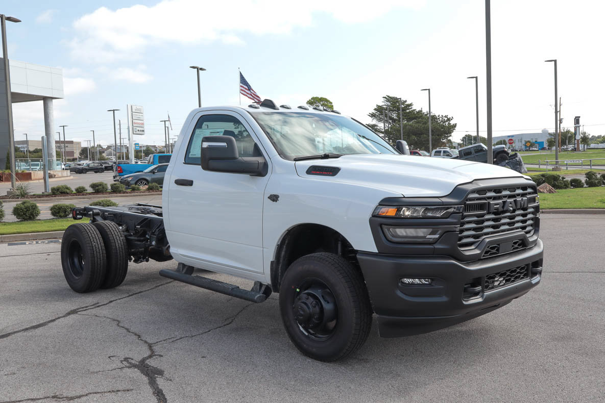 New 2027 RAM 3500 Tradesman AWD/4WD image 3