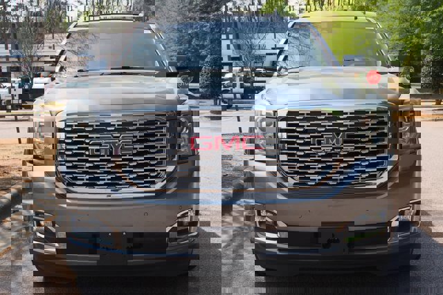 Used 2020 GMC Yukon XL Denali w/ Denali Premium Package image 2