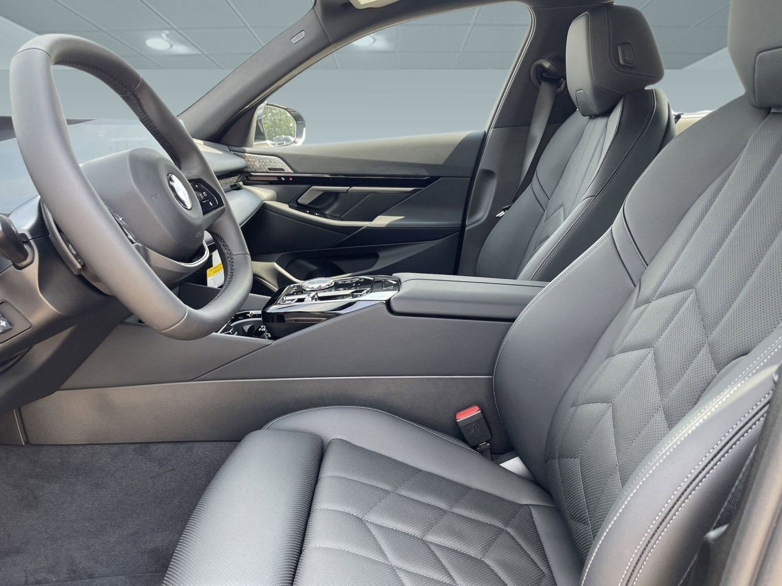 Used 2026 BMW 530i w/ Executive Package image 5