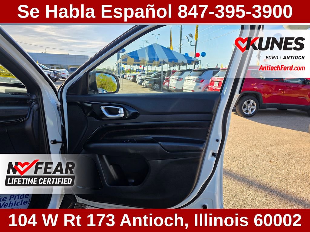 Used 2025 Jeep Compass Trailhawk AWD/4WD image 36