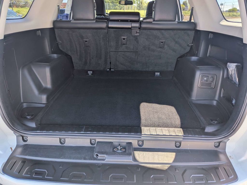 Used 2017 Toyota 4Runner SR5 Premium RWD image 7