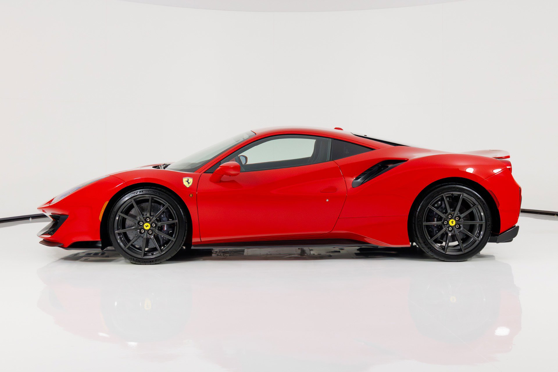 Used 2019 Ferrari 488 Pista image 6