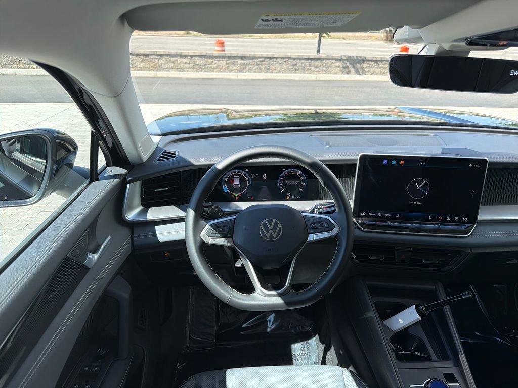 Certified 2025 Volkswagen Tiguan SE AWD/4WD image 16