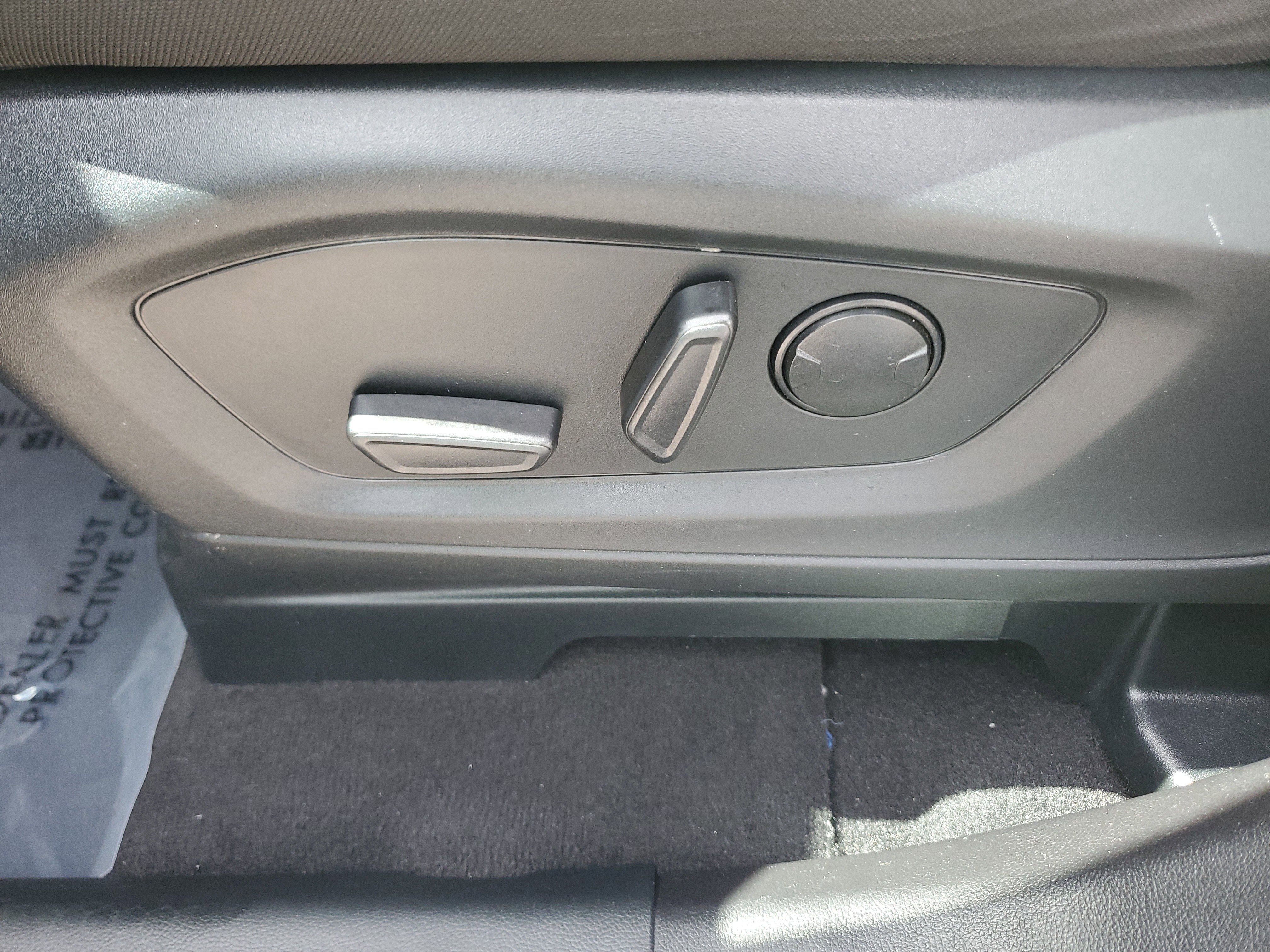 Used 2023 Ford Explorer XLT image 12
