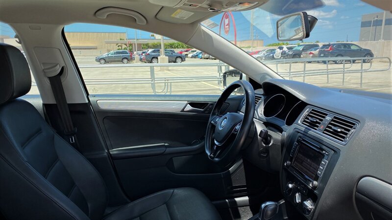 Used 2015 Volkswagen Jetta SE FWD image 10