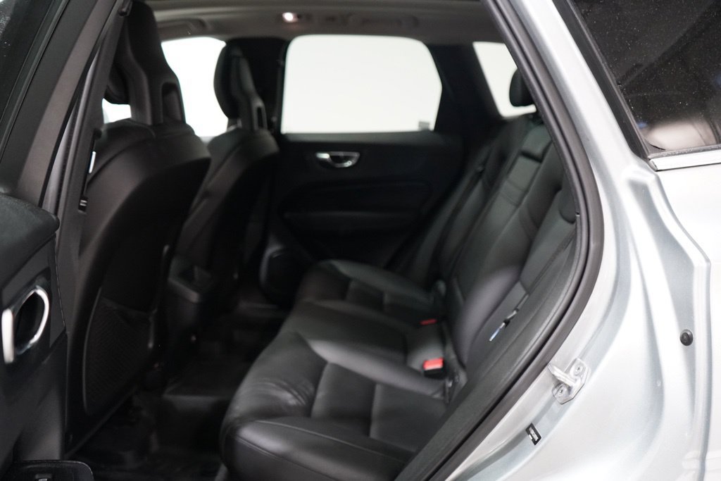 Used 2018 Volvo XC60 T5 Momentum w/ Convenience Package AWD/4WD image 30