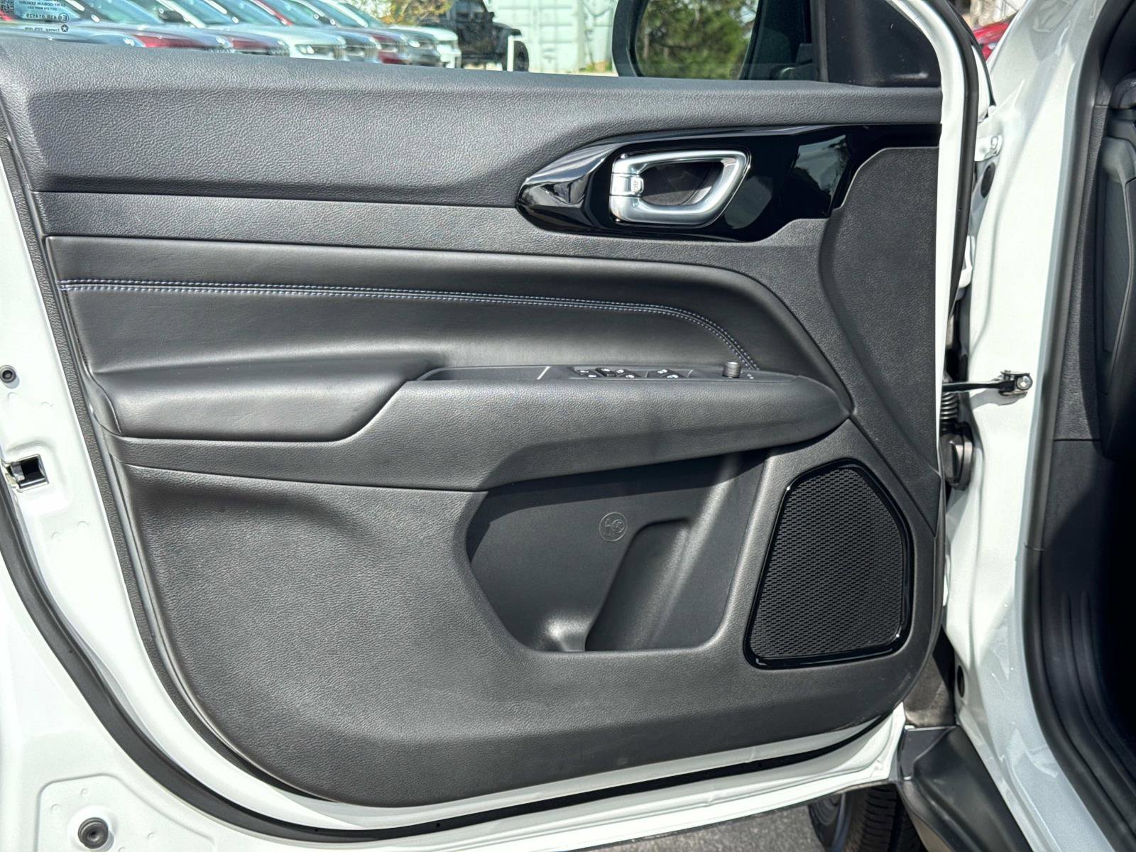 New 2026 Jeep Compass Latitude image 16