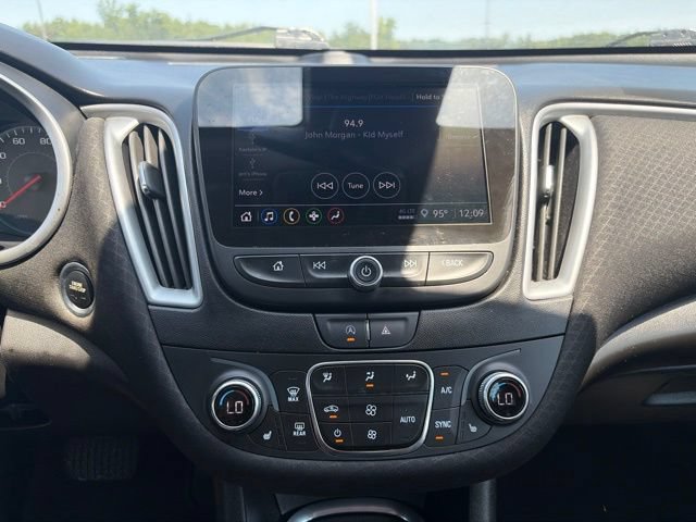 Used 2024 Chevrolet Malibu LT FWD image 18