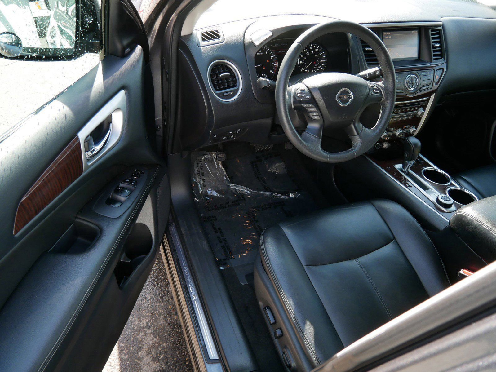 Used 2015 Nissan Pathfinder SL image 10