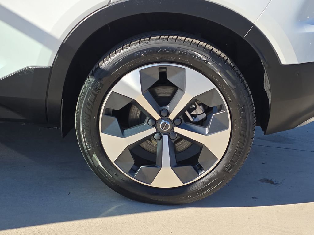 Used 2023 Volvo XC40 B5 Plus w/ Driver Assist Package image 38