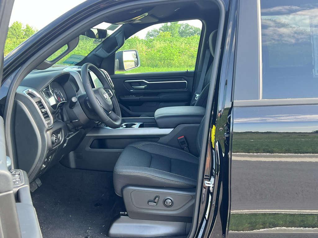 New 2026 RAM 1500 Big Horn w/ Night Edition AWD/4WD image 13