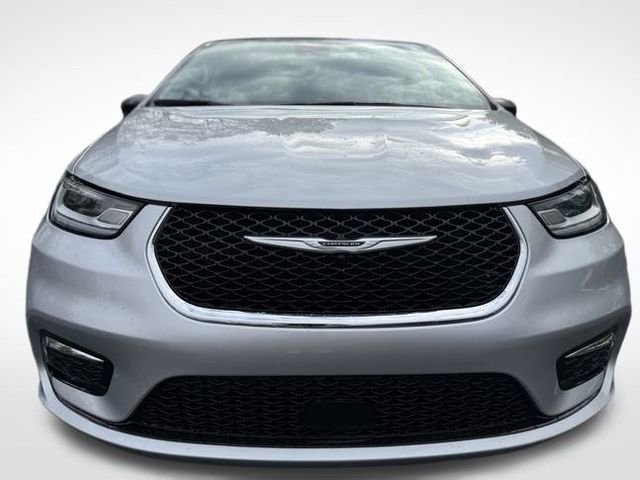 Certified 2024 Chrysler Pacifica Touring-L image 3