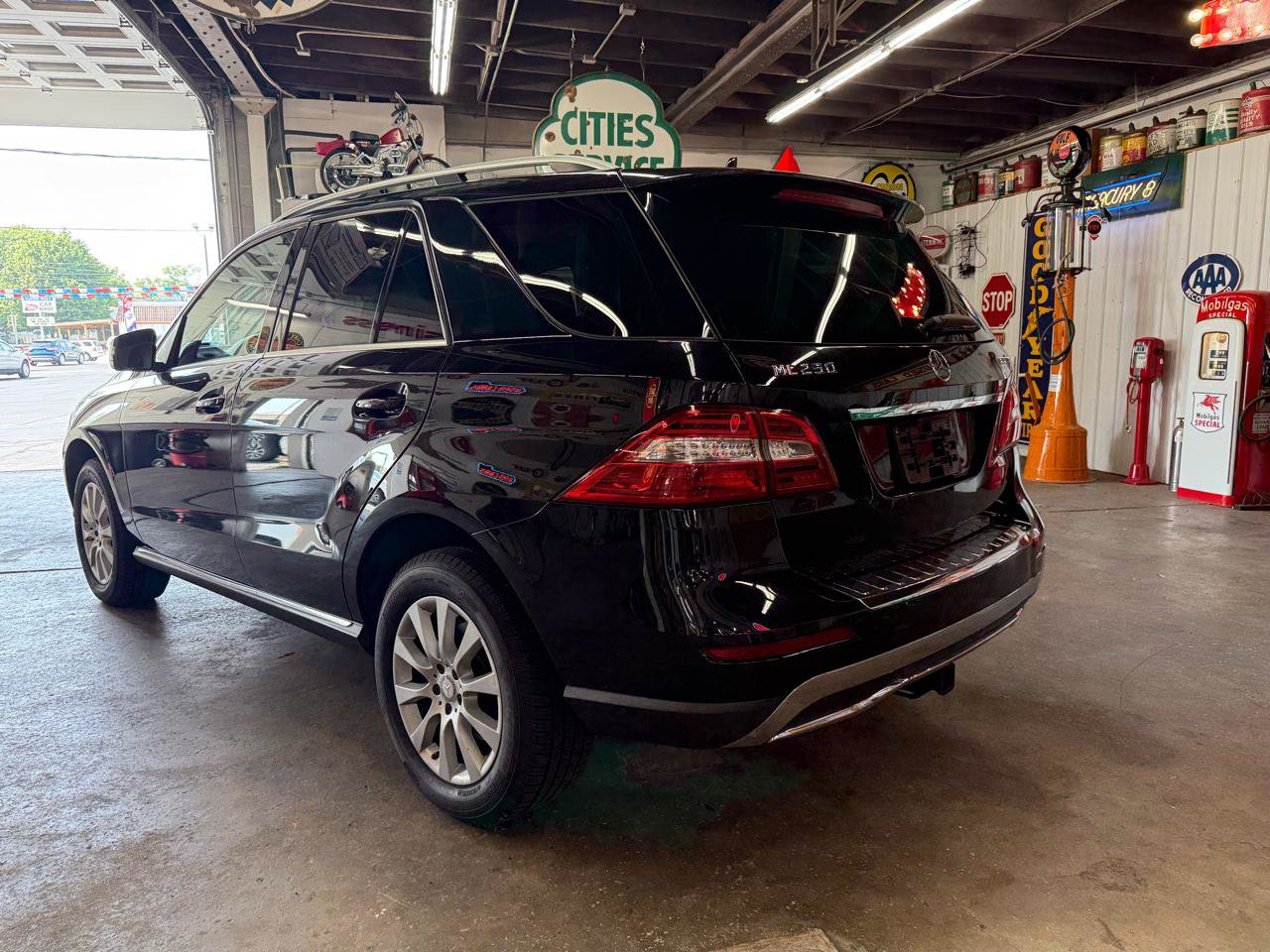 Used 2015 Mercedes-Benz ML 250 BlueTEC 4MATIC image 3