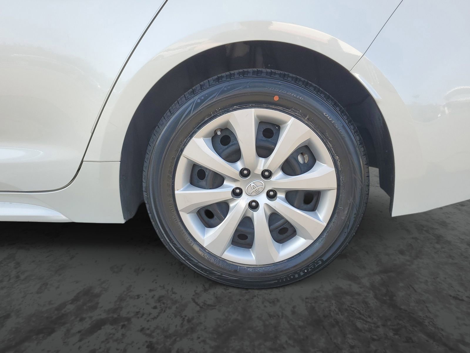 Used 2021 Toyota Corolla LE w/ Carpet Mat Package (TMS) image 5