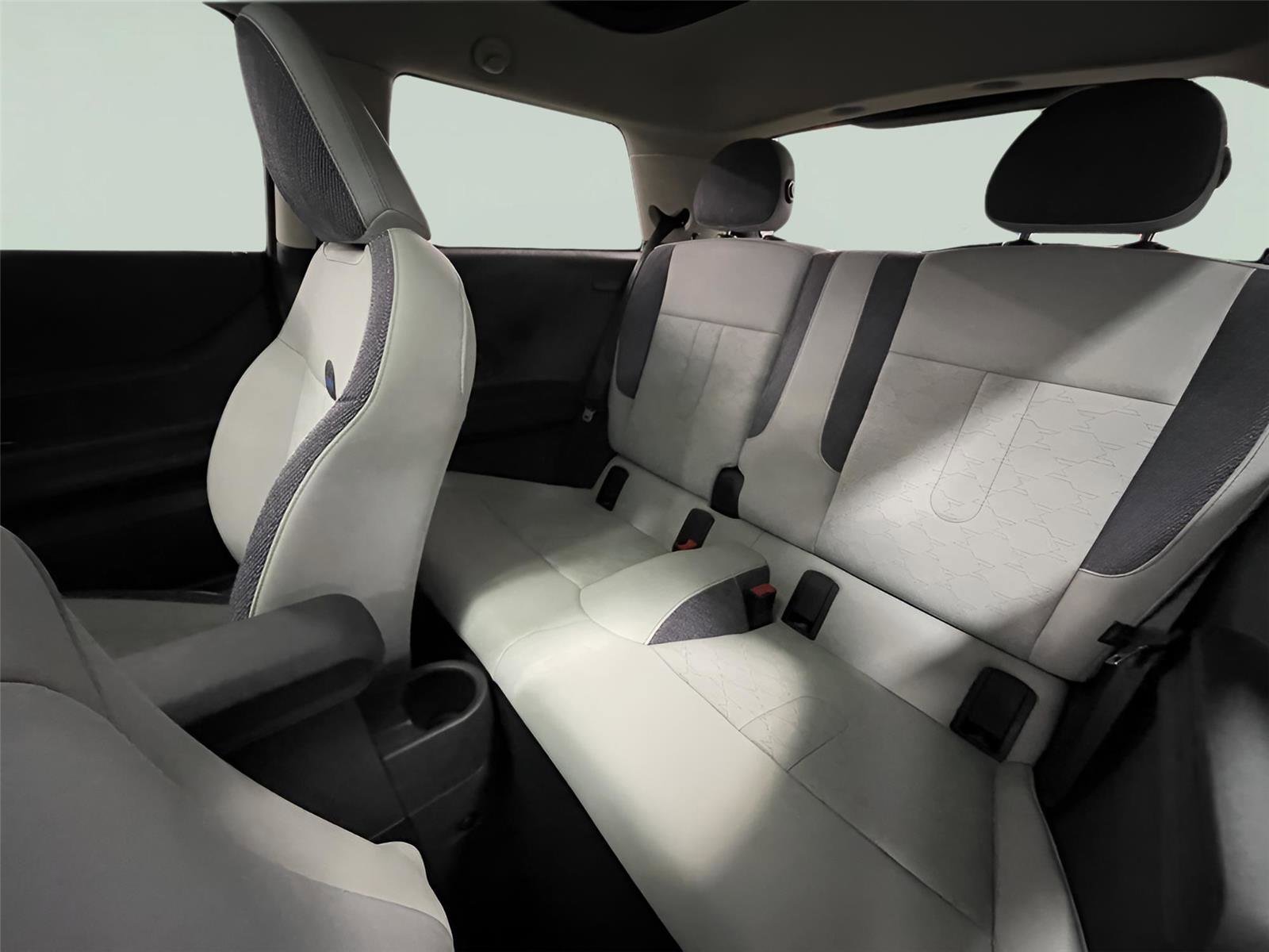 Used 2025 MINI Cooper 2-Door Hardtop image 11