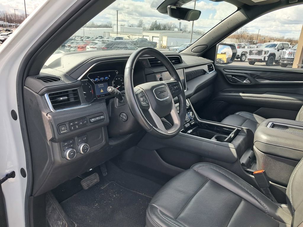 Used 2021 GMC Yukon Denali w/ Denali Premium Package image 17
