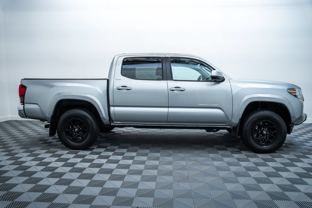 Certified 2022 Toyota Tacoma SR5 AWD/4WD image 4