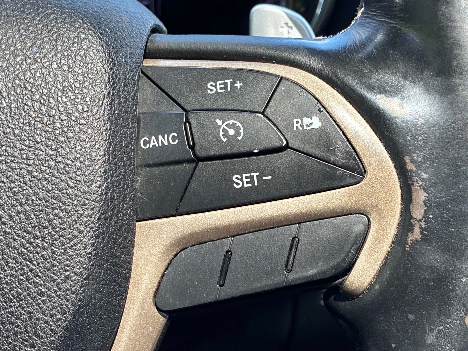 Used 2016 Jeep Grand Cherokee Overland AWD/4WD image 28