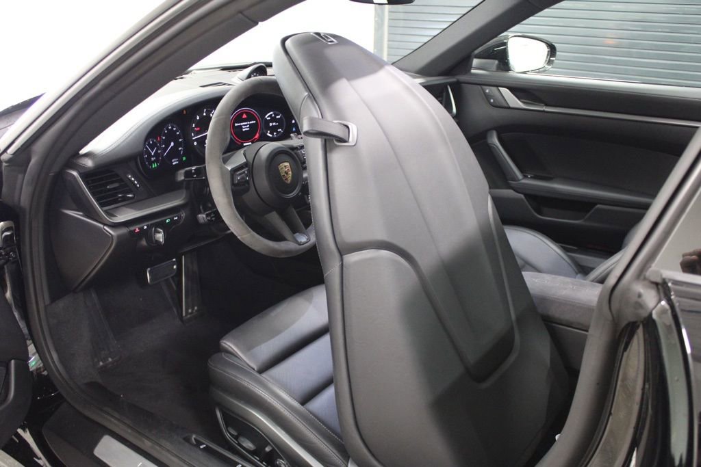 Certified 2024 Porsche 911 Carrera RWD image 34