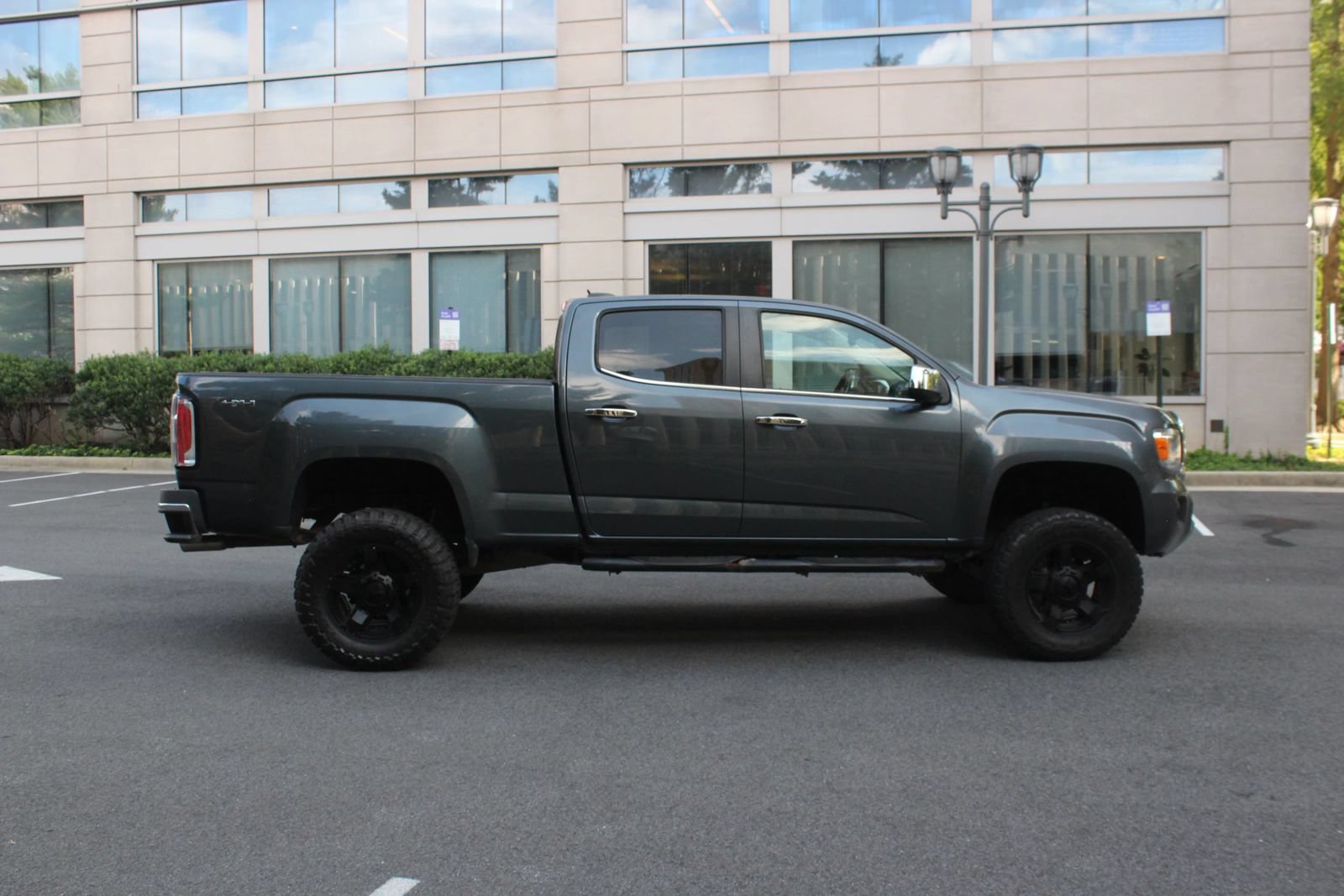 Used 2017 GMC Canyon SLT AWD/4WD image 6