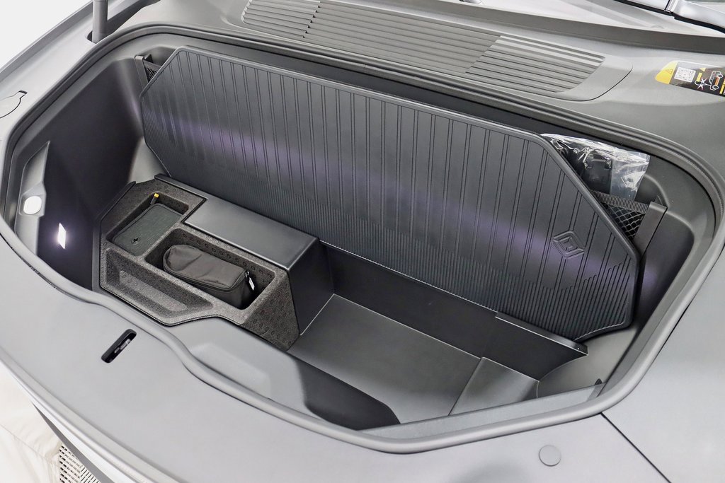 Used 2025 Rivian R1S Adventure image 36