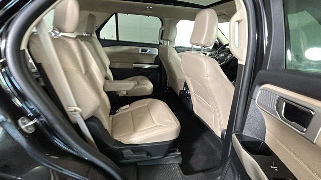 Used 2022 Ford Explorer Limited w/ Equipment Group 301A AWD/4WD image 30