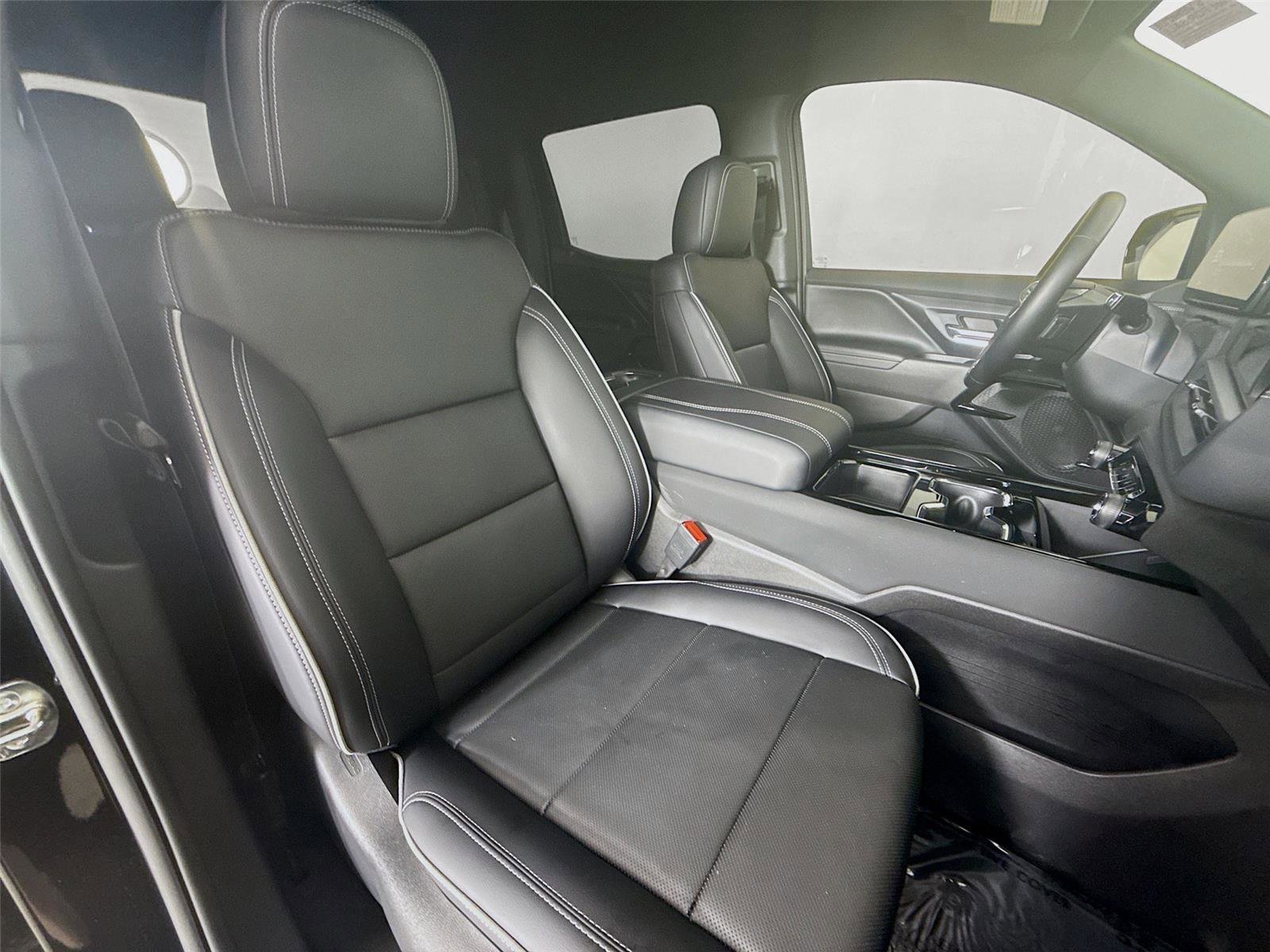 Used 2025 Chevrolet Silverado EV LT image 29