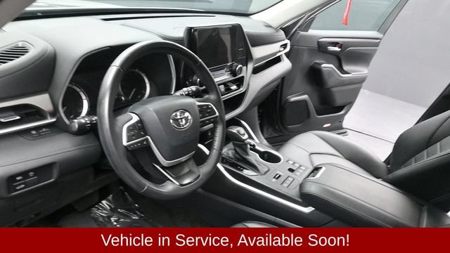 Used 2023 Toyota Highlander XLE AWD/4WD image 28