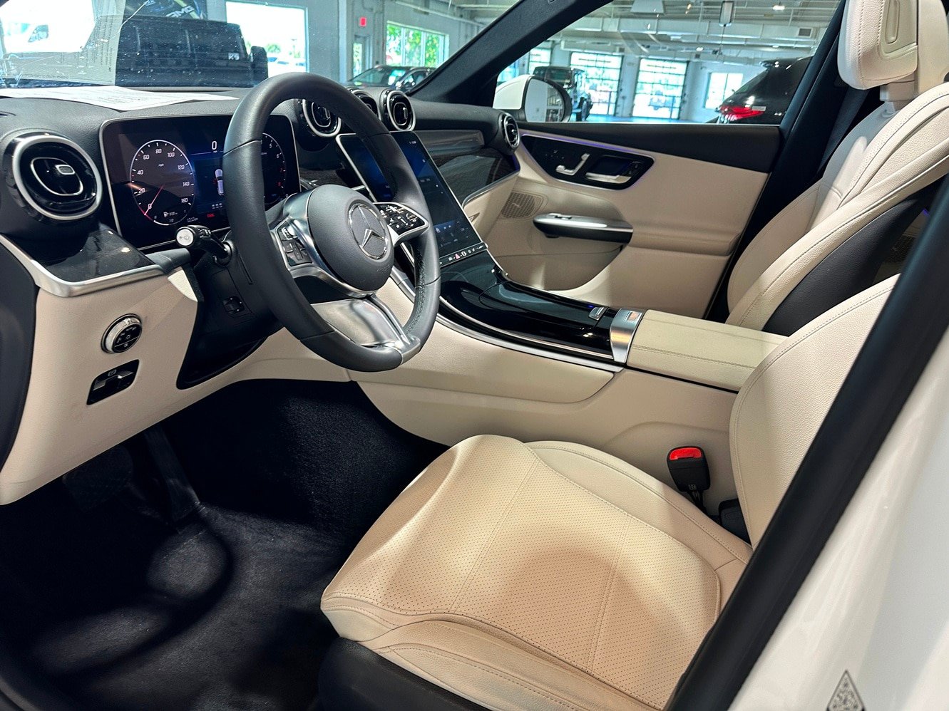 Certified 2025 Mercedes-Benz GLC 300 4MATIC image 7