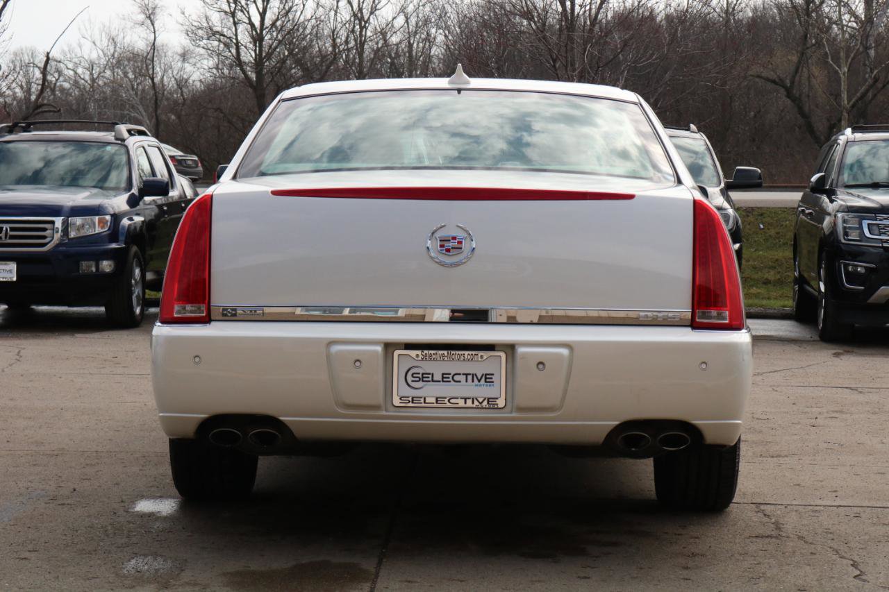 Used 2009 Cadillac DTS w/ Sun And Sound Package image 10