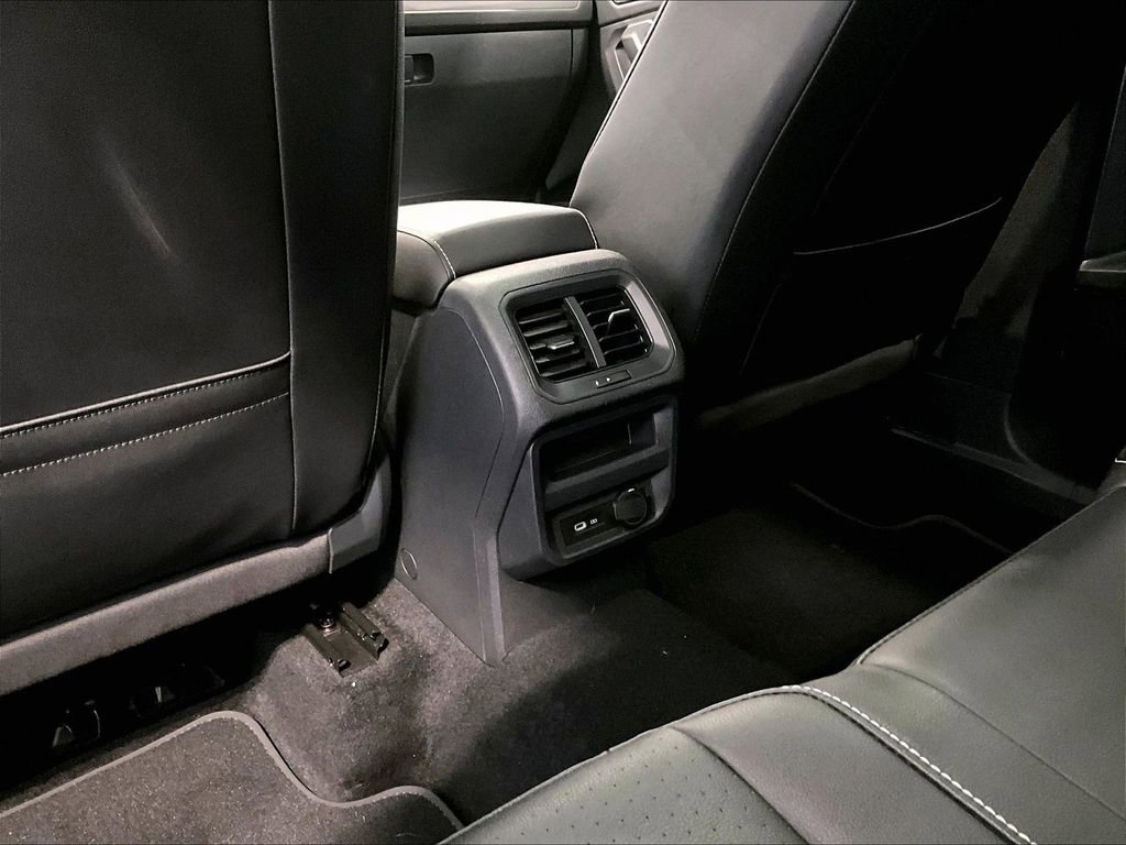 Used 2023 Volkswagen Tiguan SE w/ Panoramic Sunroof Package image 23