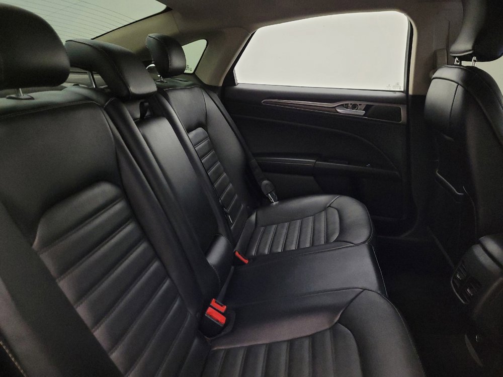 Used 2017 Ford Fusion SE w/ Fusion SE Technology Package image 19