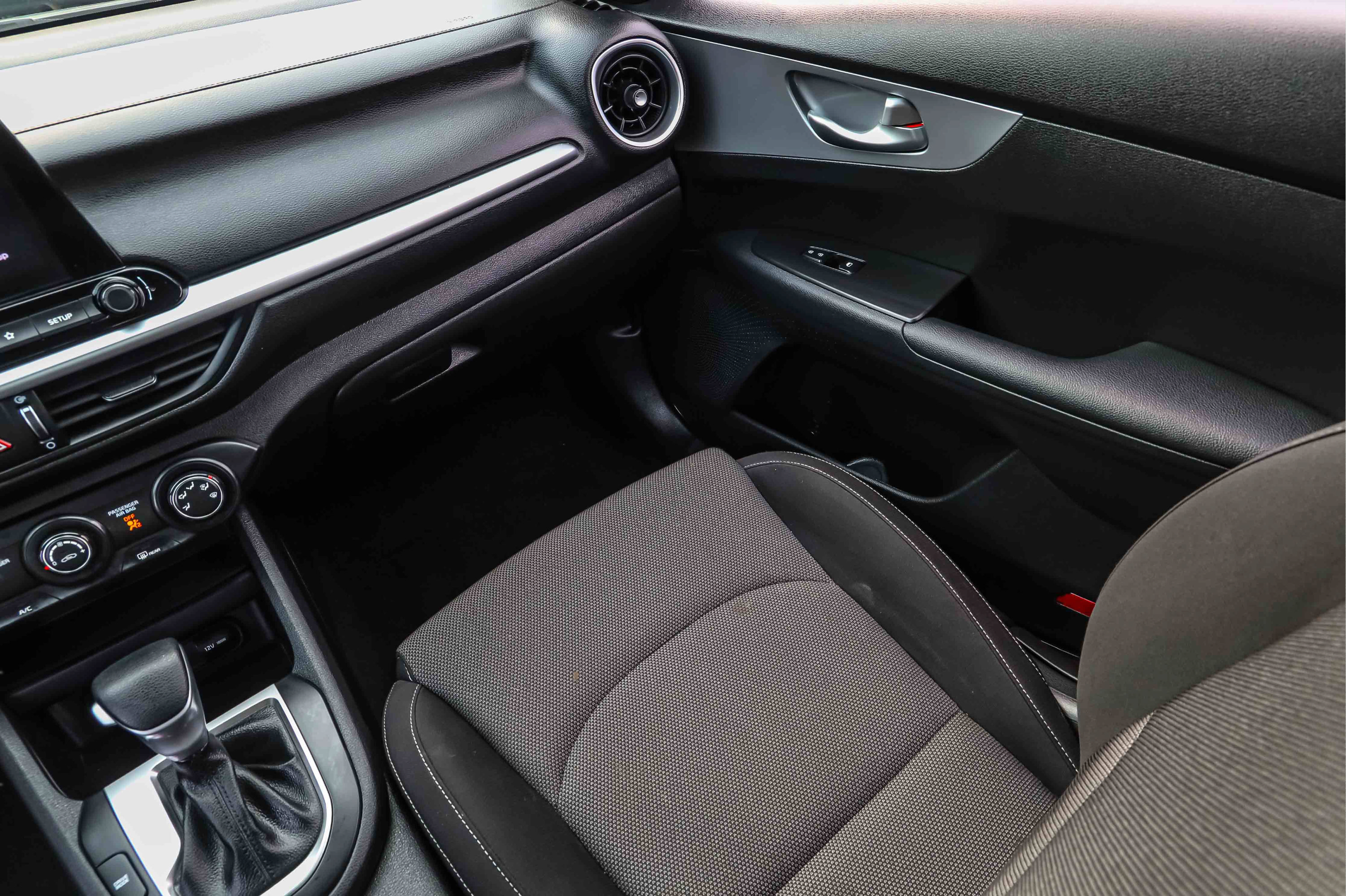 Certified 2023 Kia Forte LXS w/ LXS Technology Package FWD image 18