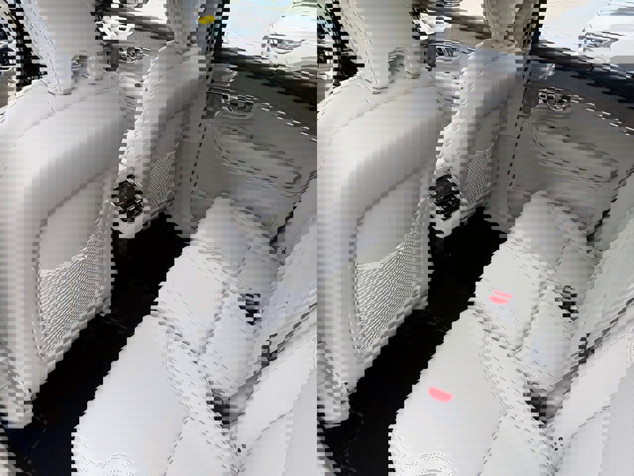 New 2026 Volvo XC90 B6 Ultra image 23