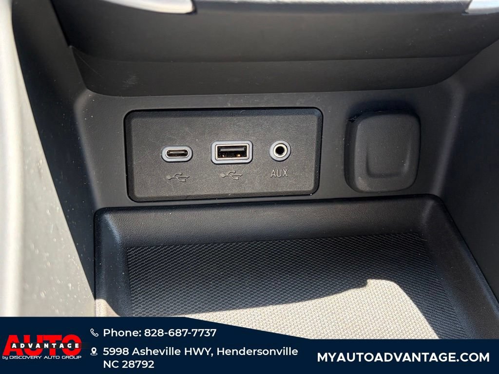 Used 2024 GMC Terrain SLE AWD/4WD image 17