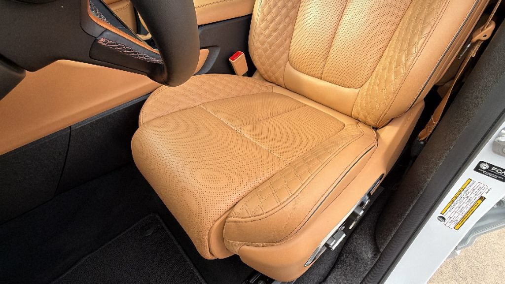 Used 2025 Jeep Grand Cherokee L Summit AWD/4WD image 15