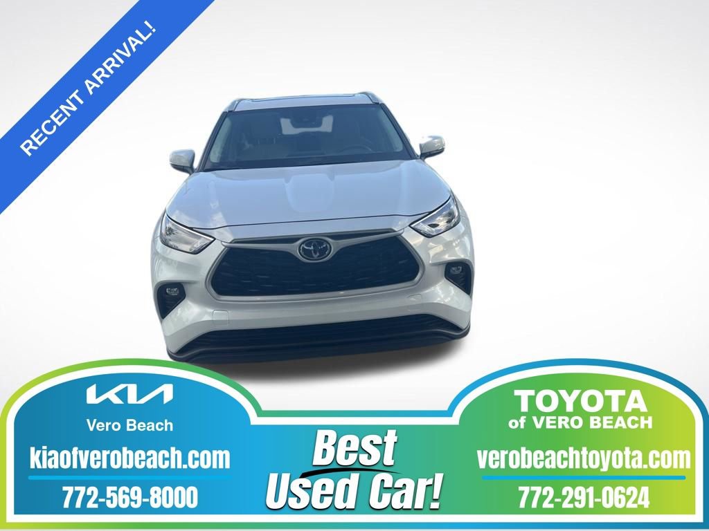 Certified 2025 Toyota Highlander XLE image 1