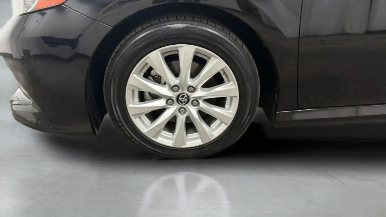Used 2018 Toyota Camry LE FWD image 28