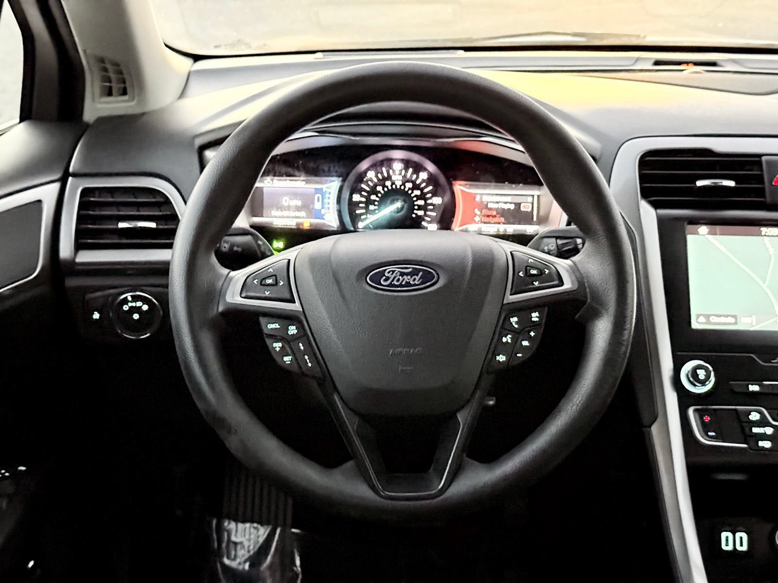 Used 2019 Ford Fusion SE FWD image 20